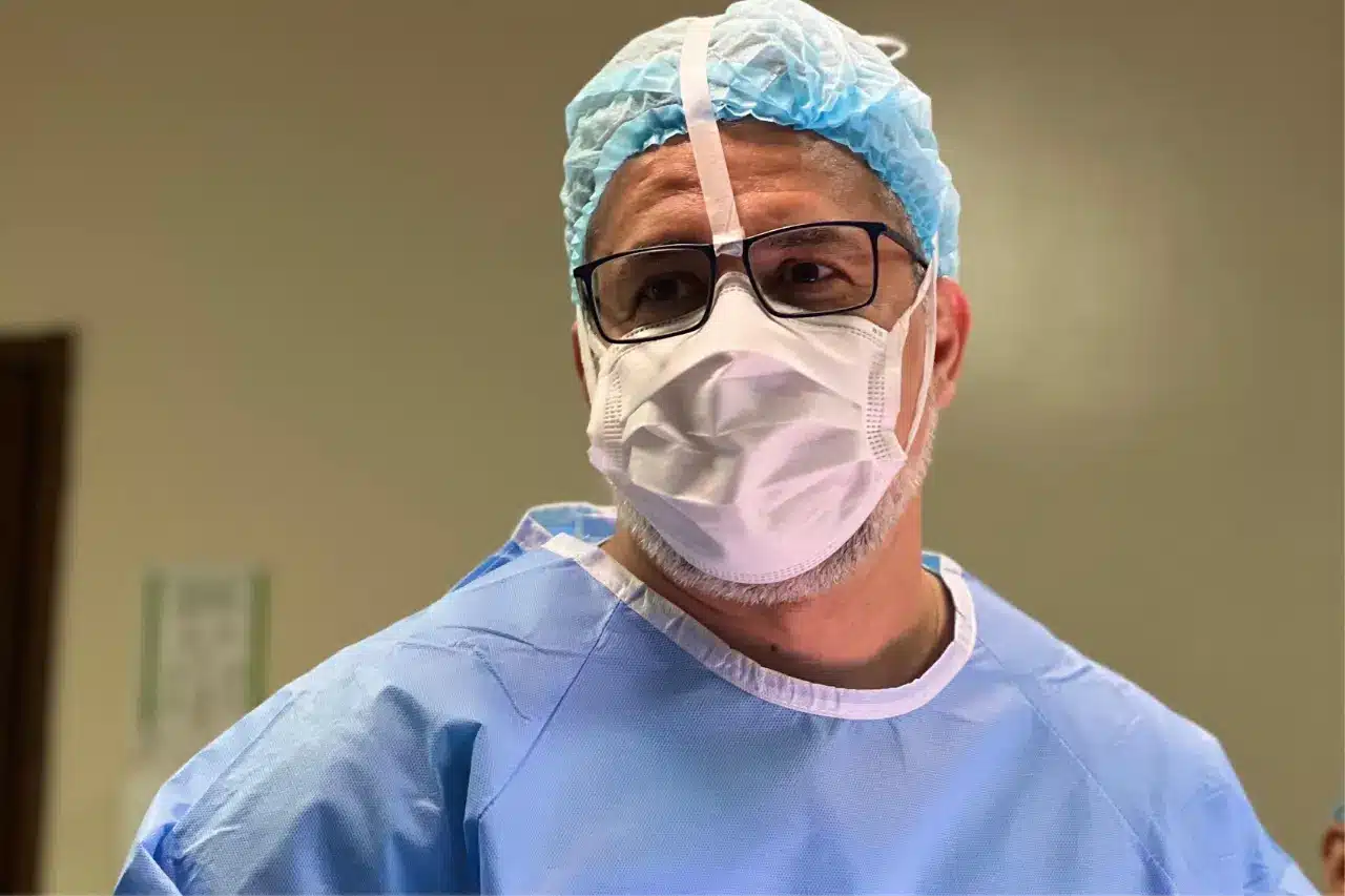 Dr. Ulbiramar Correia em cirurgia