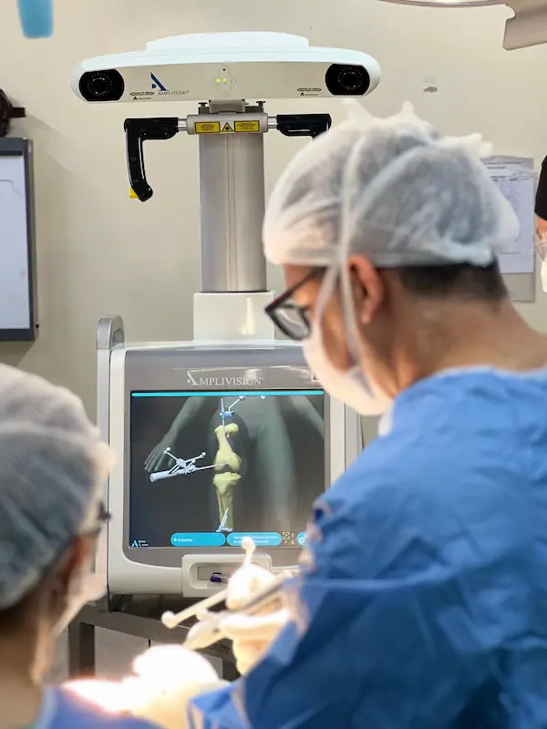 Cirurgia de Prótese de Joelho em Goiânia - Dr. Ulbiramar Correia